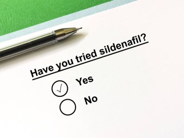 Bir kişi ereksiyon bozukluğuyla ilgili soruya cevap veriyor. Sildenafil 'i denedi..