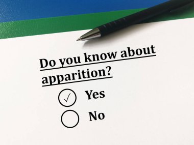 Bir kişi uzay teknolojisi hakkındaki soruları cevaplıyor. Hayaletlerden haberi var..