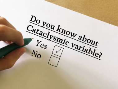 Bir kişi uzay teknolojisi hakkındaki soruları cevaplıyor. Felaket değişkenini biliyor..