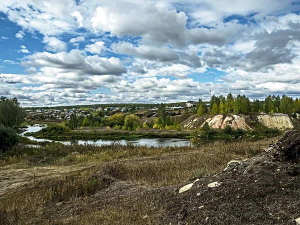 乌拉尔南部美丽的风景如画的秋天风景 靠近Prokhorovo村的大理石采石场地区 — 图库照片