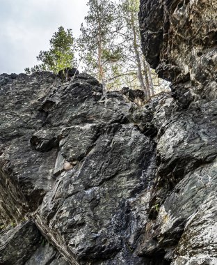 Balandino köyünün yakınındaki bazalt kayaları