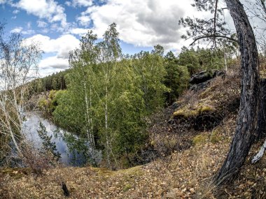 Miass Nehri kıyısında Chelyabinsk kenti yakınlarındaki Balandino köyü, sonbahar, Güney Urallar, Rusya