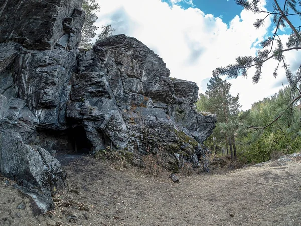 Cuevas Rocas Basalto Orillas Del Río Miass Cerca Del Pueblo —  Fotos de Stock