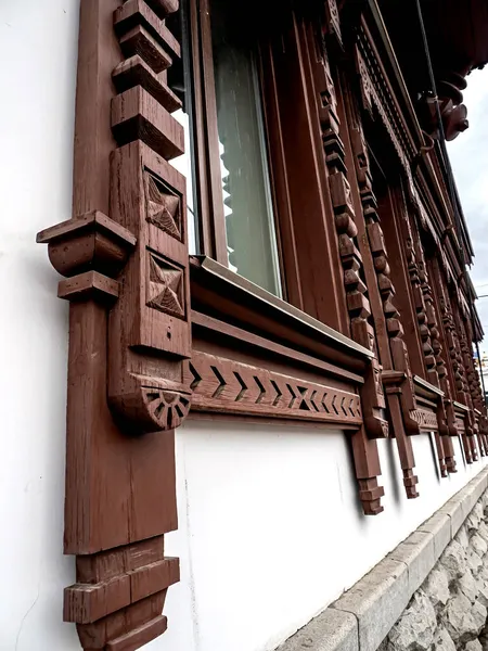 Decoración Exterior Las Ventanas Antigua Casa Con Detalles Madera Chelyabinsk — Foto de Stock