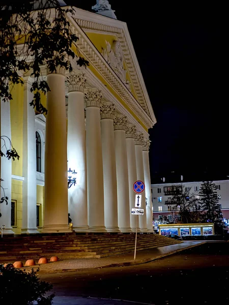 Krásná Budova Opery Noci Vystoupeních Čeljabinsk South Urals Rusko — Stock fotografie