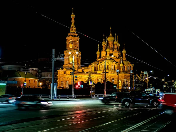 Éjszakai Kilátás Épület Szentháromság Templom Kirov Street Egy Őszi Este — Stock Fotó