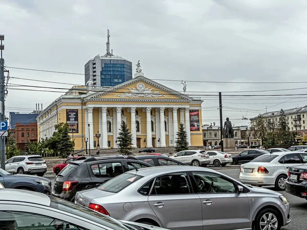Uitzicht Het Operahuis Een Bewolkte Dag Tijdens Spits Chelyabinsk Zuid — Stockfoto