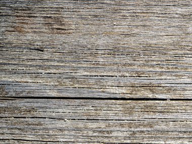 Tahtaların yüzeyinin dokusu uzun zamandır gölün kıyısında duruyordu.