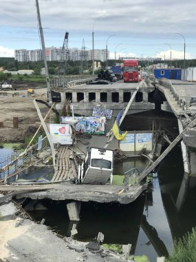 Ukrayna 17 Temmuz 2022 Kyiv bölgesi Irpen Köprüsü, Rus terörizminin bir anısı. Yüksek kalite fotoğraf