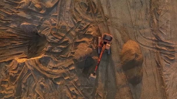 Εκσκαφέας Κατά Την Εργασία Ισοπέδωση Της Επιφάνειας Άμμο Εργοτάξιο Κάτοψη — Αρχείο Βίντεο