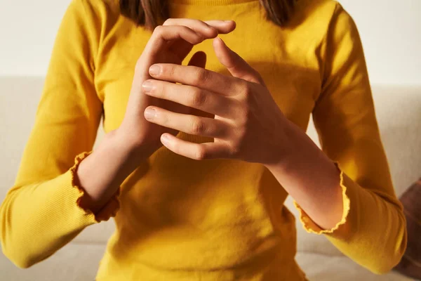 Young Teenage Girl Top Practicing Eft Emotional Freedom Technique Tapping — Stock Photo, Image