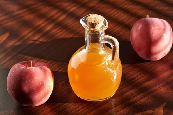 Apple Cider Vinegar Glass Bottle — Stock Photo, Image