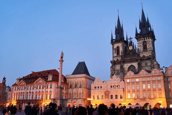 Praga Czeska Republika Październik 2021 Wieczorem Domy Kościół Tynów Rynku — Zdjęcie stockowe