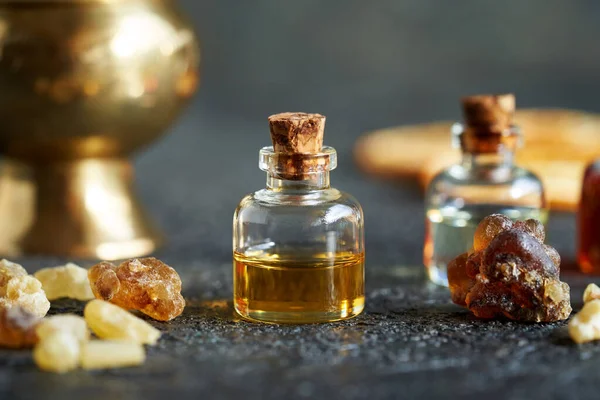 Een Fles Aromatherapie Etherische Olie Met Wierookhars — Stockfoto