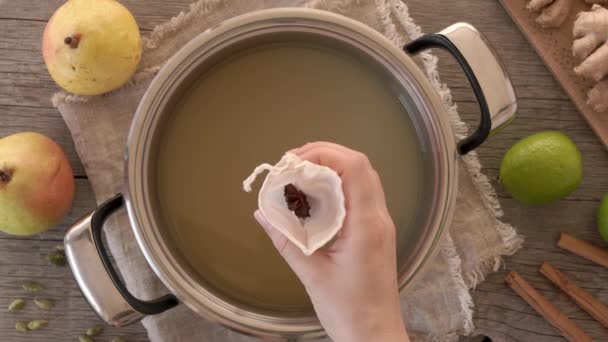 Préparation Une Boisson Aux Poires Chaudes Mettre Les Épices Dans — Video