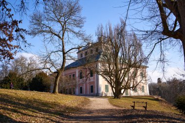 METUJI, CZECH CUBLIC - 13 Şubat 2022: Babiccino Udoli 'deki Ratiborice kalesi