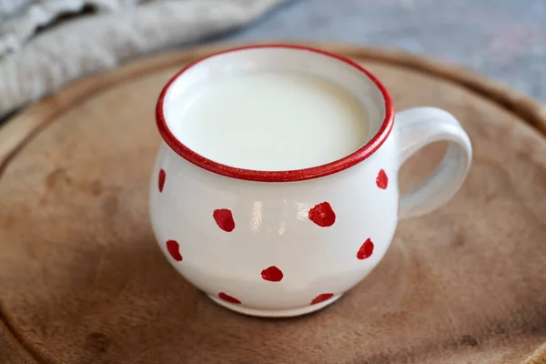 Frischmilch Kefir Einer Gepunkteten Tasse Quelle Von Probiotika — Stockfoto