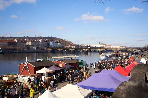 Prague República Checa Fevereiro 2022 Pessoas Que Fazem Compras Mercado — Fotografia de Stock