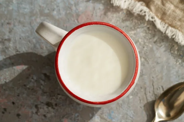 Frisches Kefir Einer Gepunkteten Tasse Quelle Von Probiotika — Stockfoto