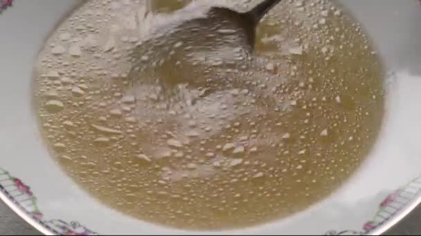 Agitar Caldo Hueso Casero Plato Con Una Cuchara Cerrar — Vídeo de stock