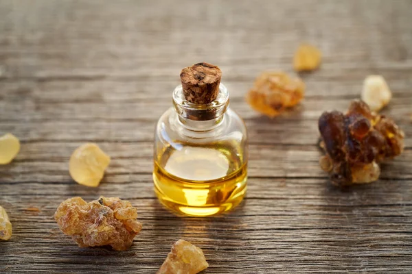 Una Bottiglia Olio Essenziale Incenso Con Resina Boswellia — Foto Stock