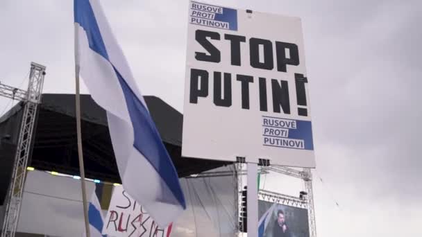 Prague República Checa Abril 2022 Sinal Dizendo Stop Putin Russos — Vídeo de Stock