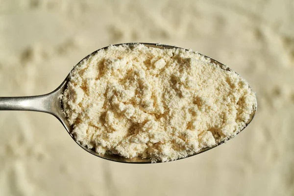 乳清蛋白粉加汤匙健康营养补充剂 — 图库照片