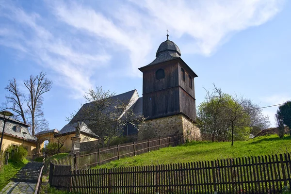 Krystofovo Udoli Tschechische Republik April 2022 Alte Holzkirche Einem Sonnigen — Stockfoto