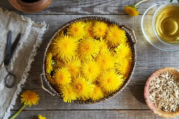 Fresh Dandelion Flowers Basket Table Dried Root Cup Herbal Tea — Foto de Stock