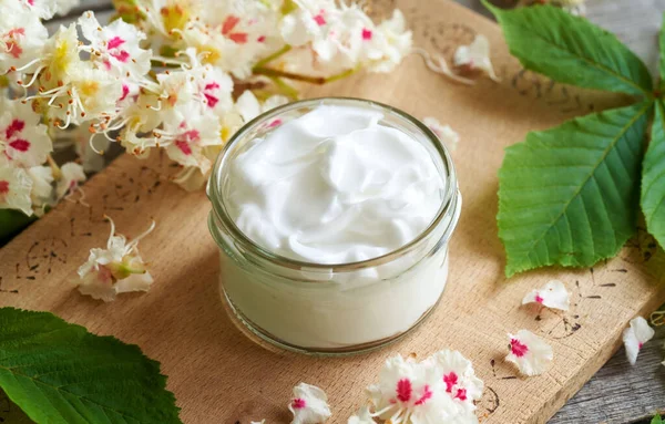 Jar Herbal Cream Made Fresh Horse Chestnut Flowers Spring —  Fotos de Stock