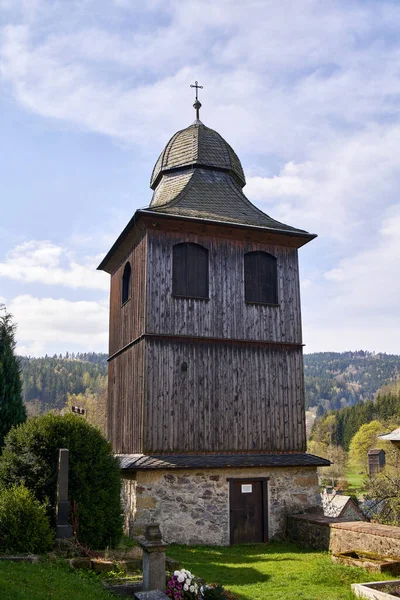 Krystofovo Udoli Tschechische Republik April 2022 Alte Holzkirche Einem Frühlingstag — Stockfoto