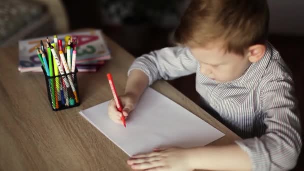 European Boy Draws Sun Felt Tip Pens — Video Stock