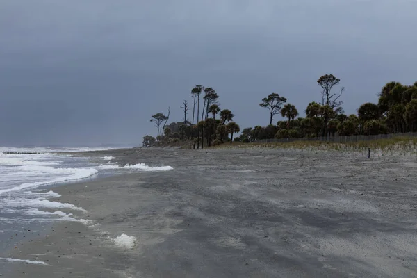 사우스캐롤라이나주 해안의 모래사장에서 파도와 수평적 — 스톡 사진