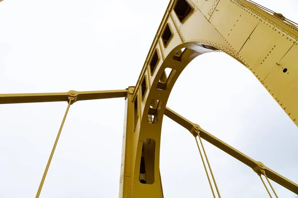 Suporte Vertical Uma Ponte Suspensa Auto Ancorada Vista Baixo Com — Fotografia de Stock