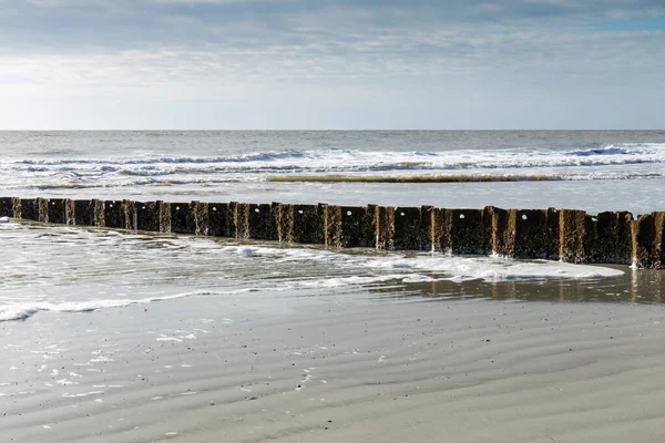 Wellblech Erosionskontrolle Meereswand Strand Morgenlicht Klaren Tagen Horizontaler Aspekt — Stockfoto