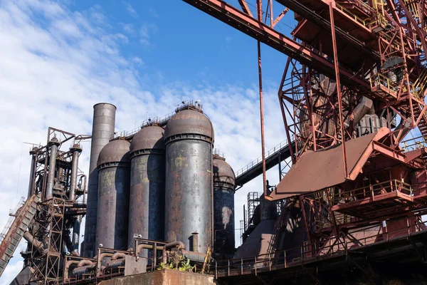 Terk Edilmiş Çelik Fabrikası Büyük Patlama Fırınları Erimiş Metal Malzemeleri — Stok fotoğraf