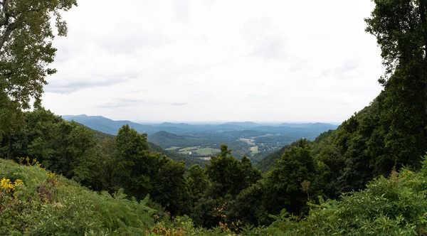 Panoramic View Beautiful Blue Ridge Mountains Seen Valley Dark Green — Stock Photo, Image