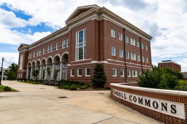 AUBURN ALABAMA, ABD - 18 Haziran 2020 - Woltosz Mühendislik Araştırma Laboratuvarı Carroll Commons tarafından Auburn Üniversitesi kampüsünde, dış bina