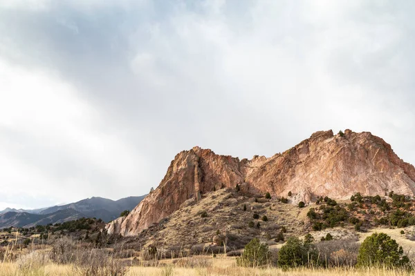 Beautiful Rocky Mountain Landscape Winter Dried Grass Plains Sparse Evergreen — Stock Fotó