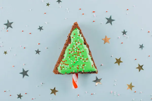 크리스마스의 아이디어 크리스마스 모양의 초콜릿 케이크 위에서 — 스톡 사진