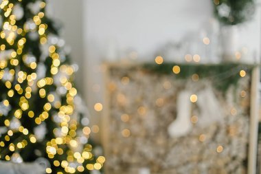 Odaklanamayan Noel ağacı ışıkları. Yeni yılı kutlama kavramı.