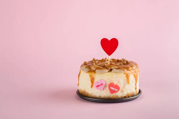 발렌타인데 컨셉이야 치즈케케케케 심장을 분홍색 장식하였다 — 스톡 사진