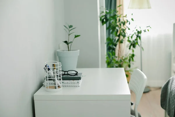 Modern Office Desk Table Home Workspace Notebook Office Supplies Eyeglasses — ストック写真