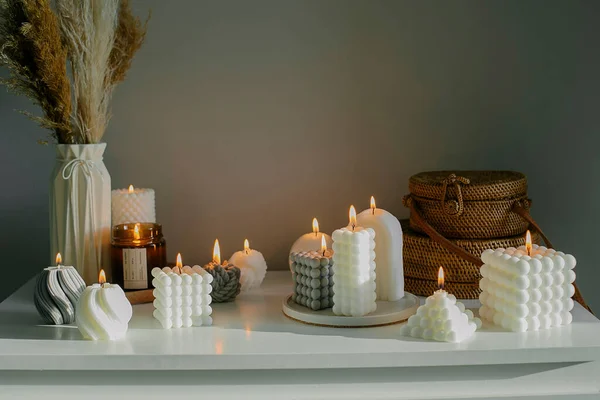 Home Interior Decor White Dresser Dried Flowers Vase Rattan Bags — Stockfoto