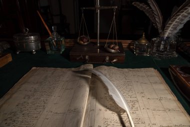 Reçeteli bir kitap ve eczacının masasında bir tükenmez kalem. 19. yüzyılın başları