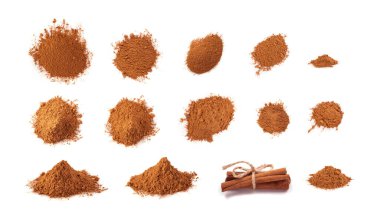 Büyük Tarçın Tozu Kümesi izole edildi. Zemin Cinamon Havlıyor Beyaz Arkaplanda Yığın Koleksiyonu