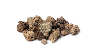 Volkan taşı izole edilmiş. Gri ve kahverengi volkanik sünger taşı, soğuk bir lav parçası, Vezüv 'den beyaz arka planda çıkarıcı bazalt volkanik kaya.