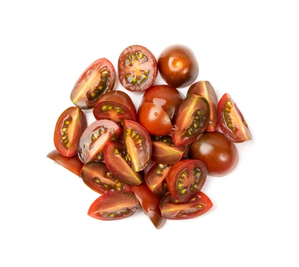 茶色の梅のトマトの半分と結婚式を隔離した 新鮮な黒チェリートマトスライス 白い背景にミニ有機カクテルトマトトップビュー — ストック写真