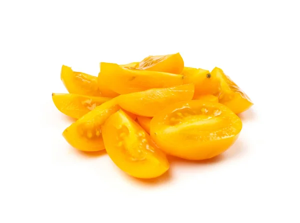 Amarelo Ameixa Tomate Cunhas Pilha Isolada Pequenas Fatias Tomate Cereja — Fotografia de Stock