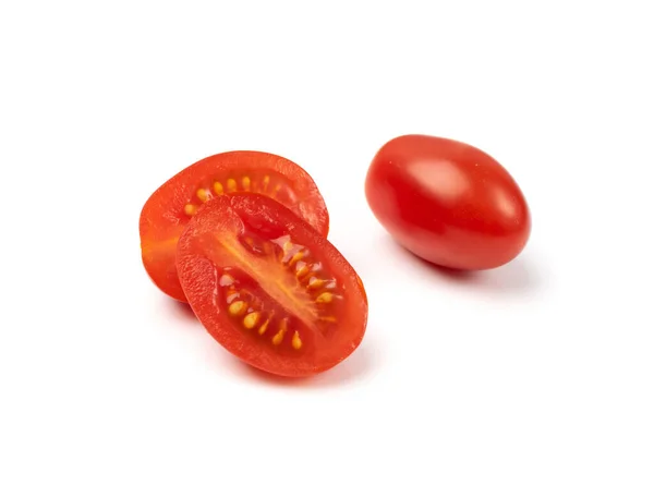 長い梅のトマトのグループは隔離された 新鮮な小さなチェリートマト ミニ有機カクテル白い背景にトマトスライス — ストック写真